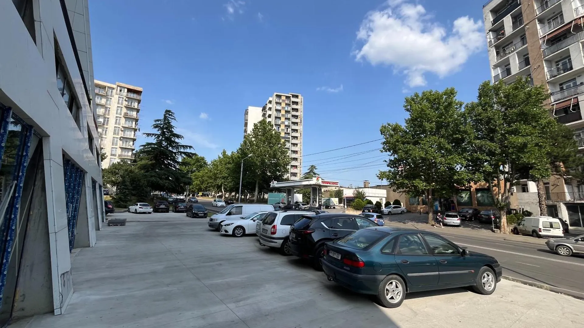 Deluxe Rooms And Apartments Near Metro Tbilisi
